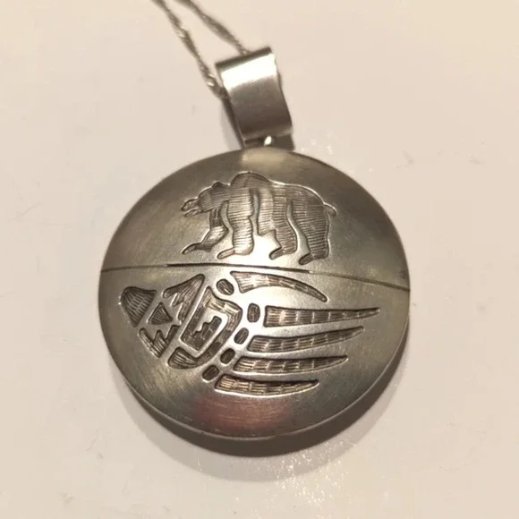 Vintage Navajo Sterling silver bear necklace - Picture 2 of 6